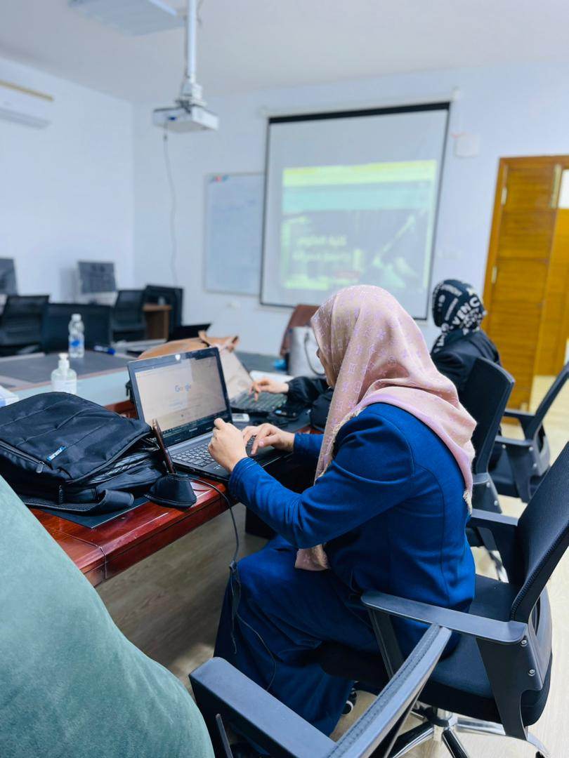 ورشة عمل للتعريف بالمنصة التعليمية (MOODLE) width=
