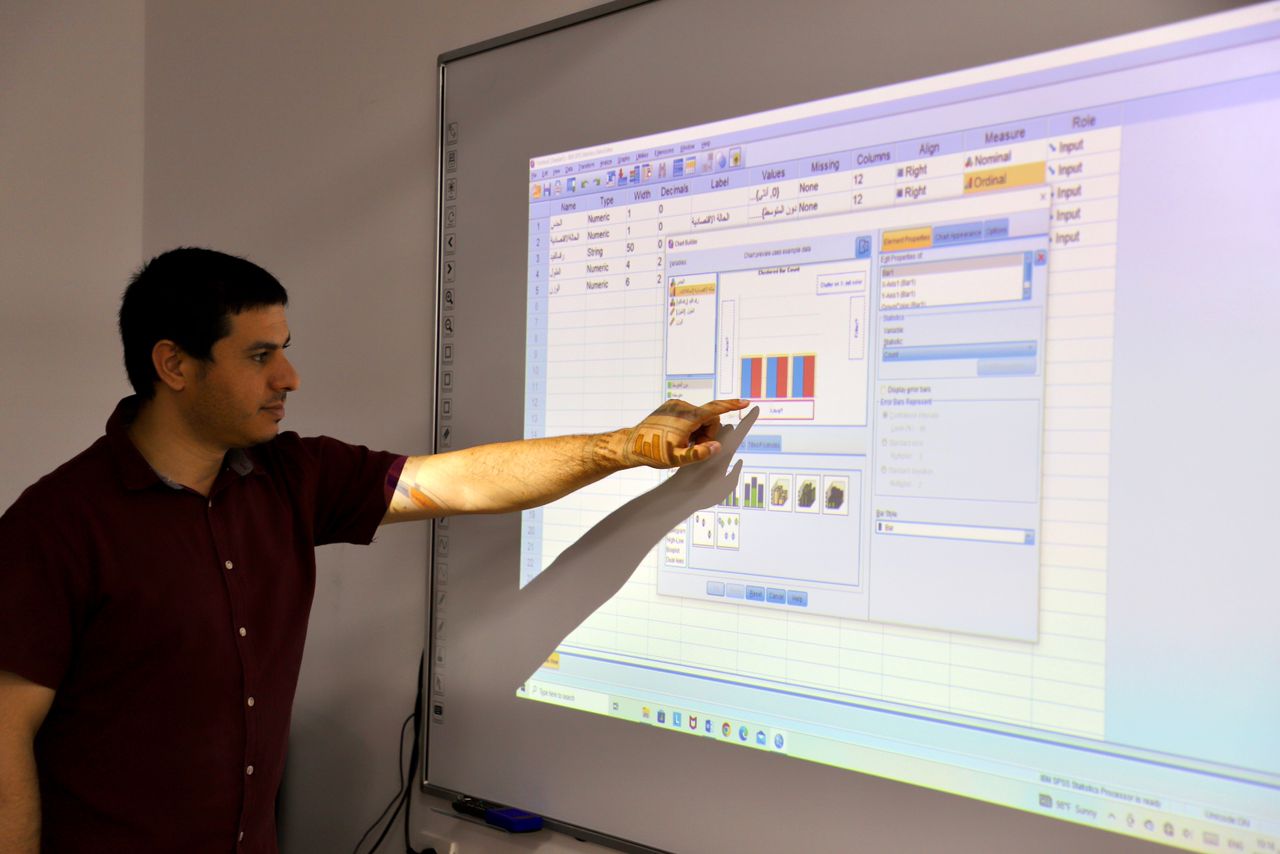 الدورة التأسيسية لبرنامج SPSS ( المستوى الأول ) width=